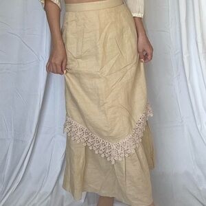 Elegant Beige Lace Trim Skirt
